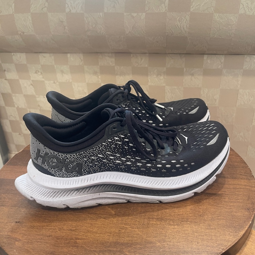 Hoka Kawana Black Women’s size 7